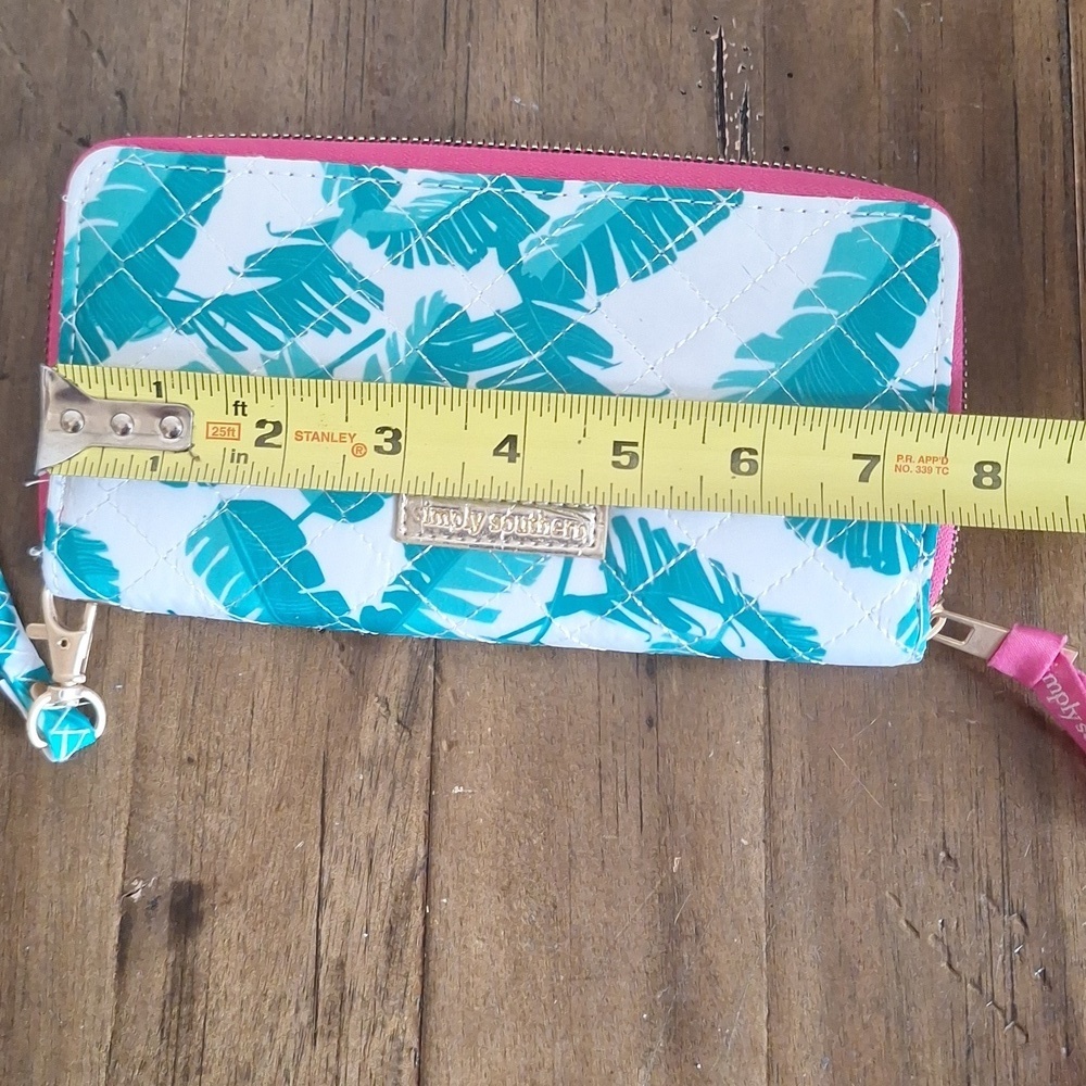 Simply Southern Green Palm Leaf Quilted Wristlet Wallet | Water-Resistant - Picture 4 of 5